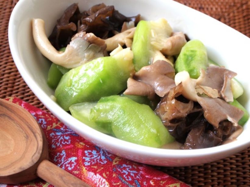 勝瓜炒雲耳