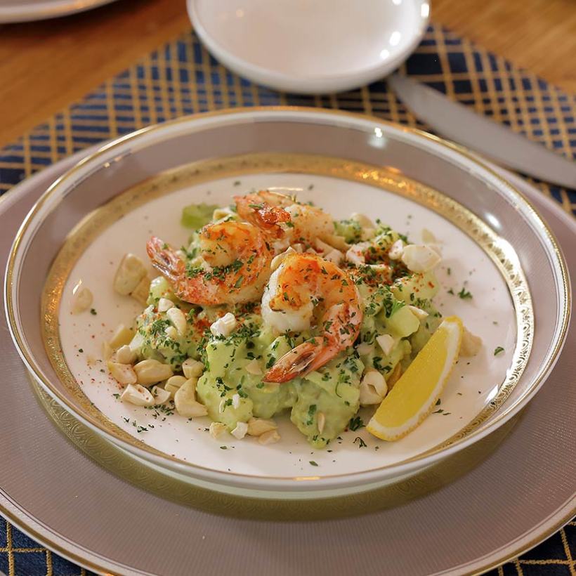 鮮蝦牛油果蔬果沙律