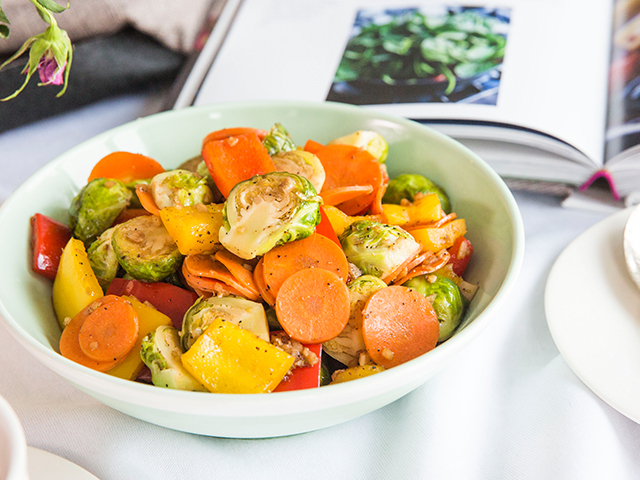 雙色椒炒椰菜仔